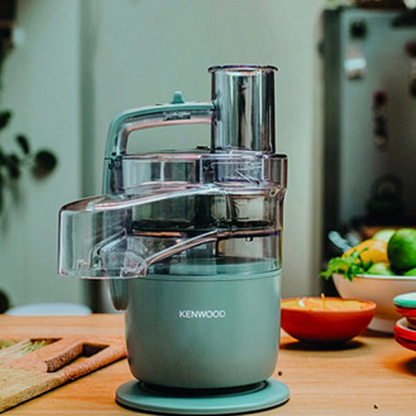 Kenwood-foodprocessor in een keuken