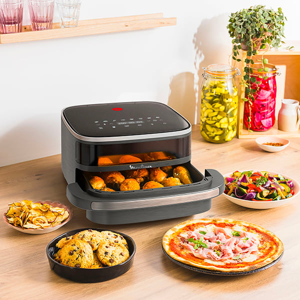 Moulinex Easy Fry XL, een airfryer met een platte mand om pizza's in te bakken.