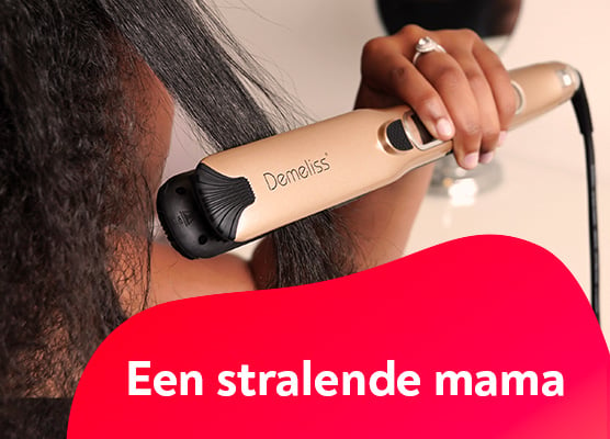 Een vrouw die haar haar steil maakt