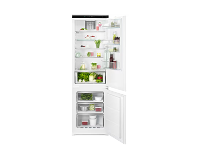 Un combi frigo conglateur blanc ouvert  