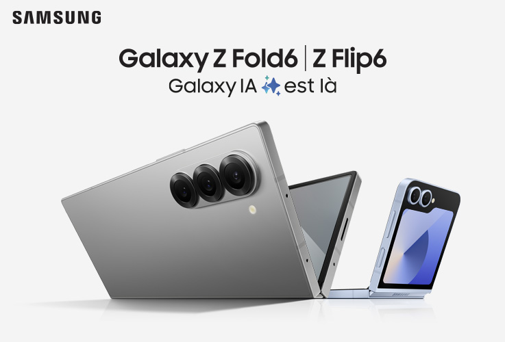 Le Samsung Galaxy Z Fold6 gris et le Galaxy Z Flip6 bleu clair sur un fond gris