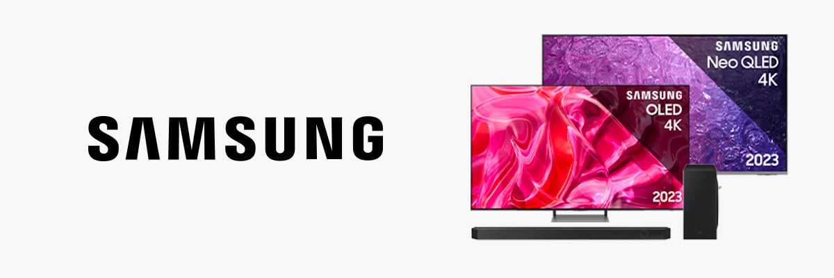 Twee Samsung-tv's en een soundbar op een grijze achtergrond