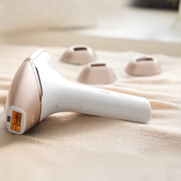 Trois accessoires sont poss  ct du Philips Lumea BRI958 